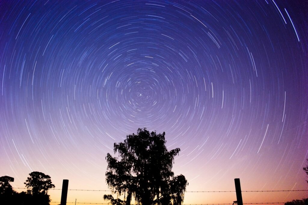 starlink-satelity-hvezdna-obloha.jpg
