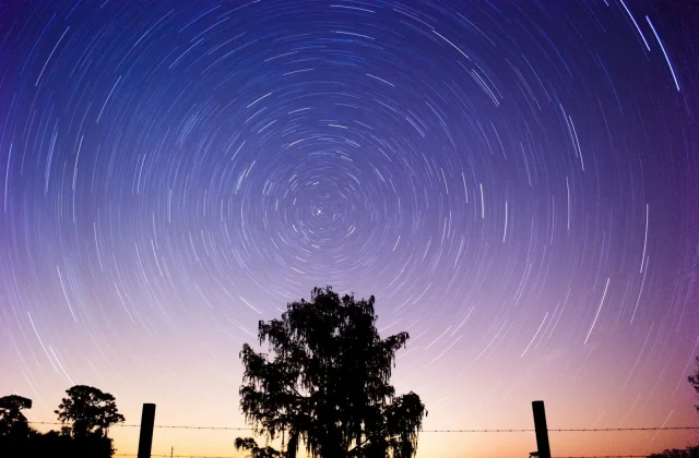 starlink-satelity-hvezdna-obloha.jpg